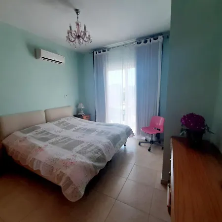 Cozy Ground Floor With Sunny Veranda *
